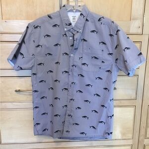 ARTISTRY IN MOTION men’s Hawaiian shirt, size medium, grays/Navy blue whales.